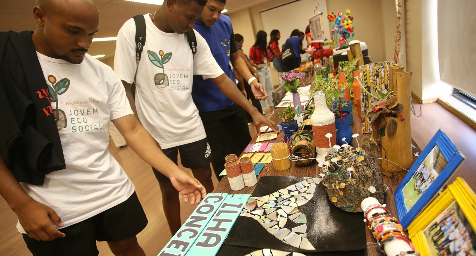  2024/09/Feira-de-empreendedorismo-do-Niteroi-Jovem-Eco-Social-Auditorio-da-CDL-06-Bianca-Bonsaglia-Dutra-Gallery.jpg 