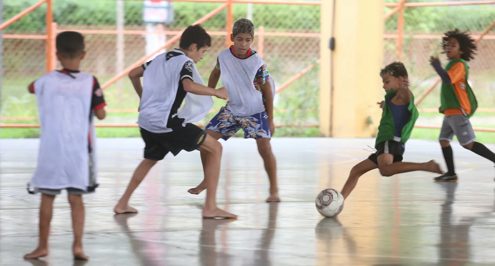 Five children play soccer in Niteroi