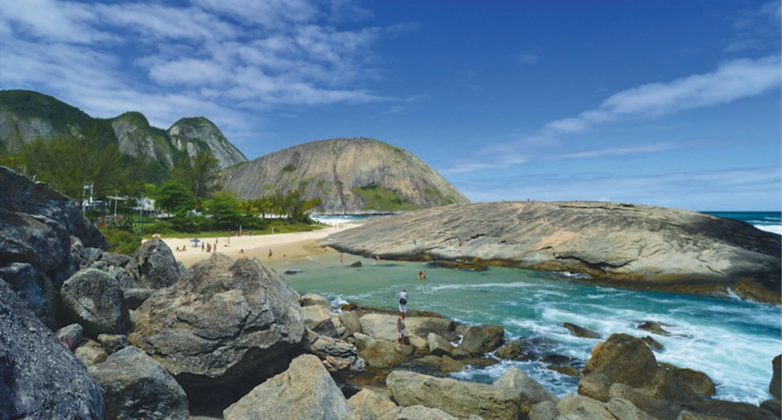 Water, rocks, and mountains in Niterói